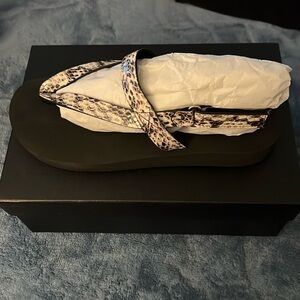 Giuseppe Zanotti brand new Newport 20 Tasmania print Roccia.